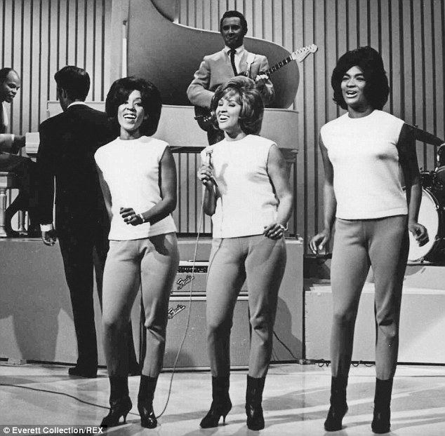 article-2559647-1B7EDF8600000578-800_634x622